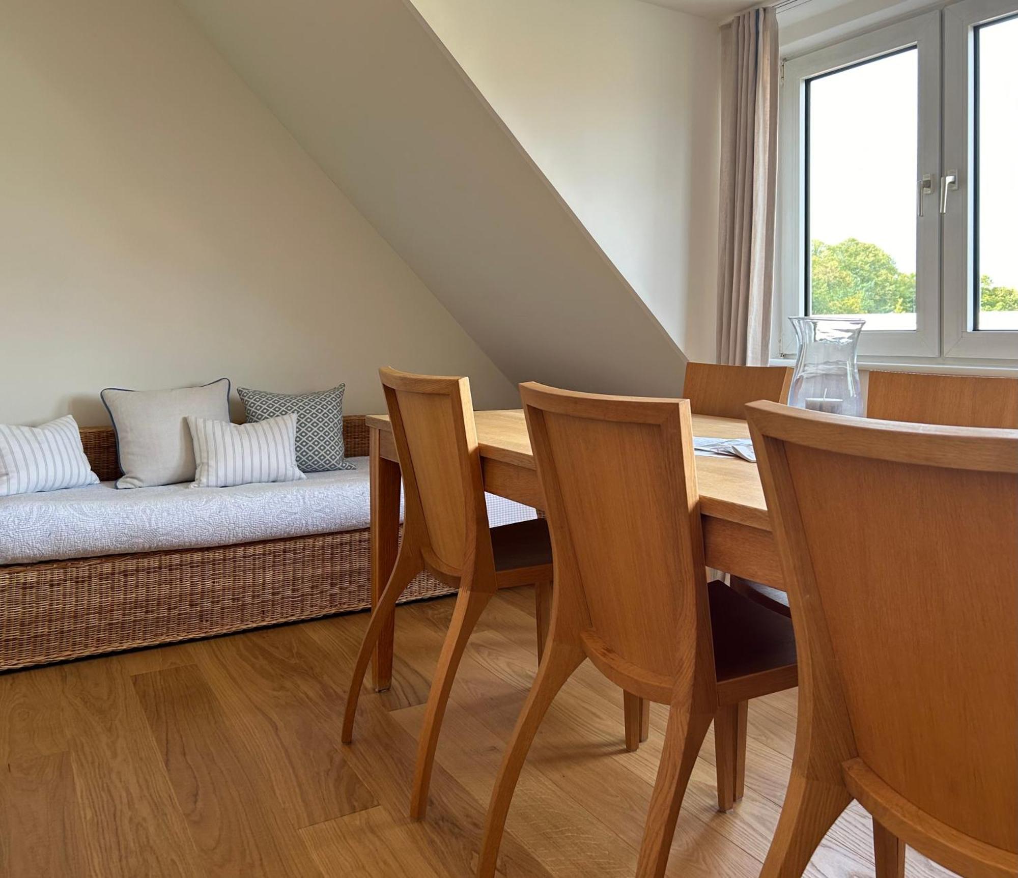 Lichtdurchflutete Dachgeschosswohnung In Uninaehe Oldenburg Luaran gambar