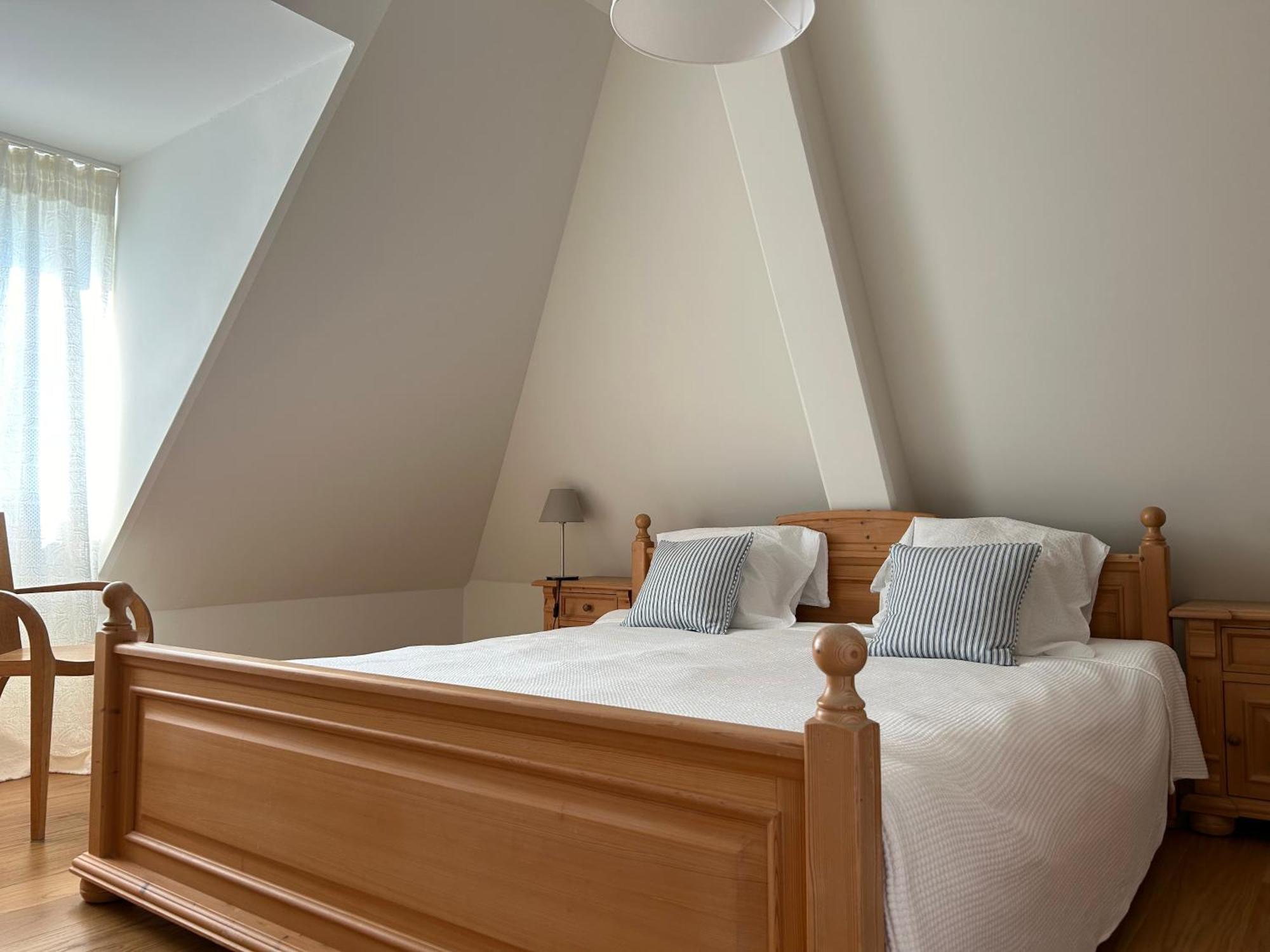 Lichtdurchflutete Dachgeschosswohnung In Uninaehe Oldenburg Luaran gambar